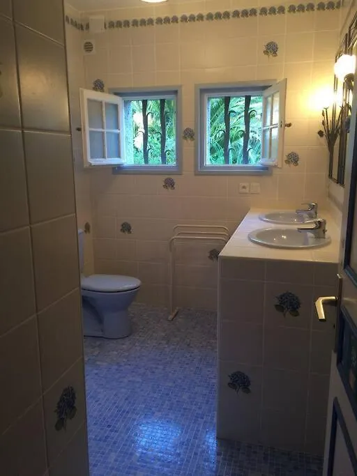 Holiday home Maison Familiale 12P A Pied Plages De Port-Blanc Penvenan